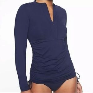ATHLETA RUCHED RASH GUARD LONG SLEEVELESS TEE